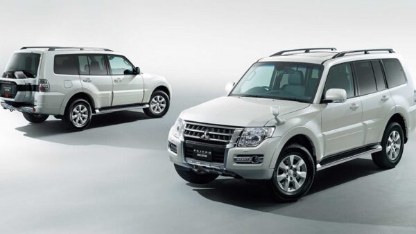 Mitsubishi Pajero 7 place 4x4 / Prix par jour
